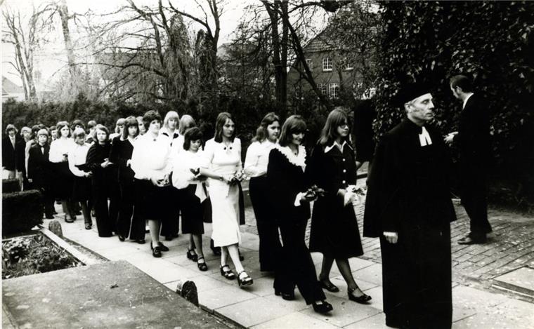 Einmarsch der Konfirmanden im Jahr 1975. Seither hat sich viel verändert.