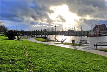 Einsamer Hafen in Fedderwardersiel: So wird es trotz des schönen Wetters über die Ostertage in Fedderwardersiel aussehen. Grund ist die Corona-Pandemie.