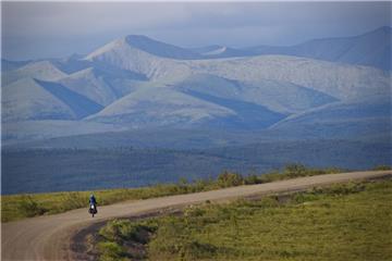 „Einsamkeit“ hat Annika Wachter dieses Bild betitelt. Der Dempster Highway im Norden Kanadas ist knapp 740 Kilometer lang und führt bis zum 68. Breitengrad hinauf.