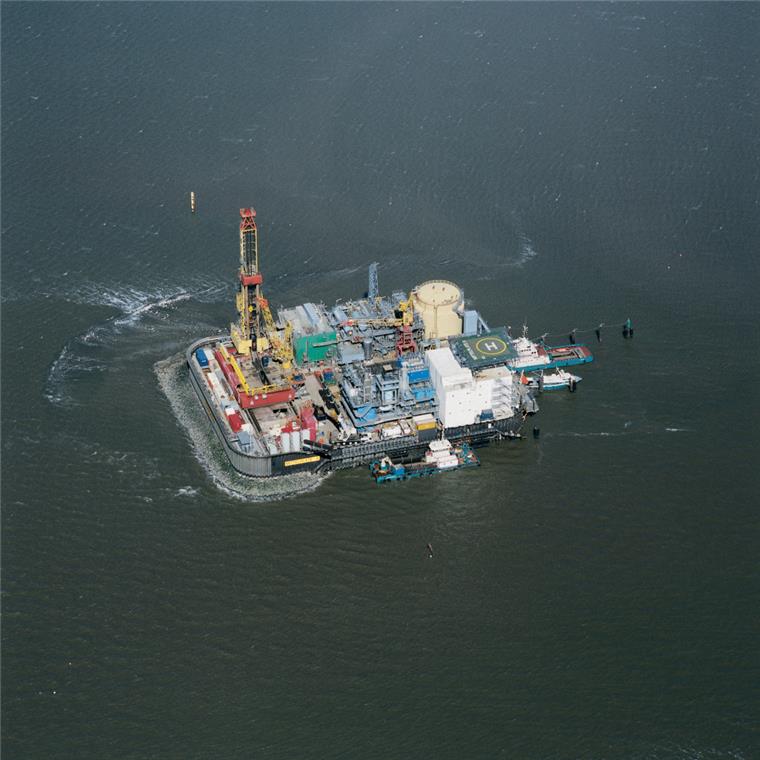 Einsatz auf der Bohrinsel: Die Feuerwehr Bremerhaven schickte ein Spezialteam ins Wattenmeer. 