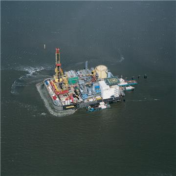 Einsatz auf der Bohrinsel: Die Feuerwehr Bremerhaven schickte ein Spezialteam ins Wattenmeer. 