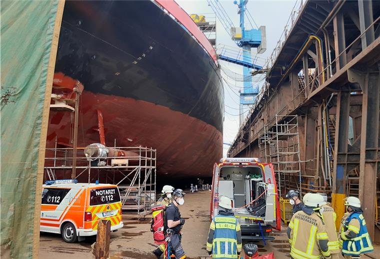 Einsatz für die Feuerwehr auf der Bredo-Werft.