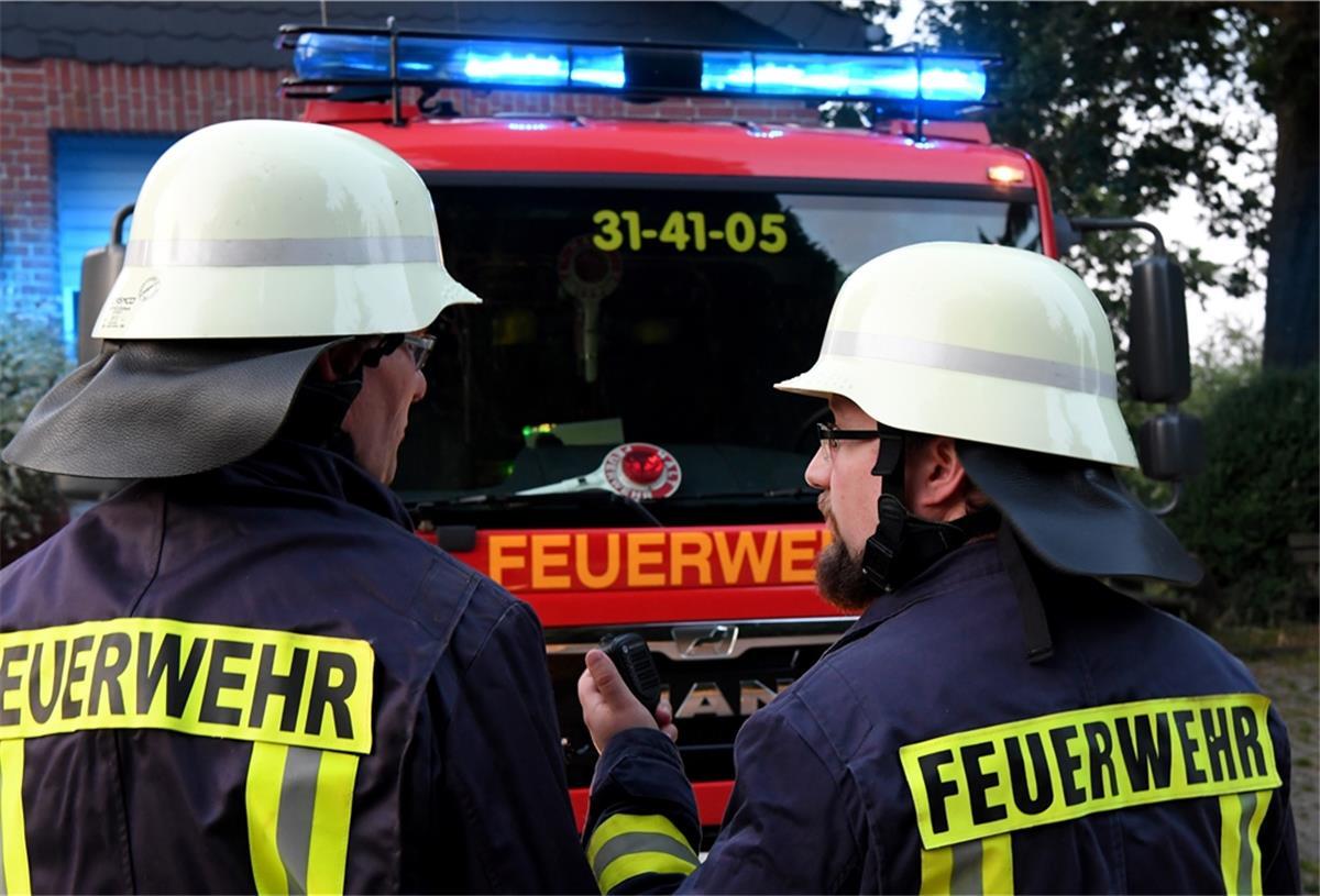 Lehe: Putzlappen kokelt auf Herd Einsatz für die Feuerwehr in Bremerhaven-Lehe.