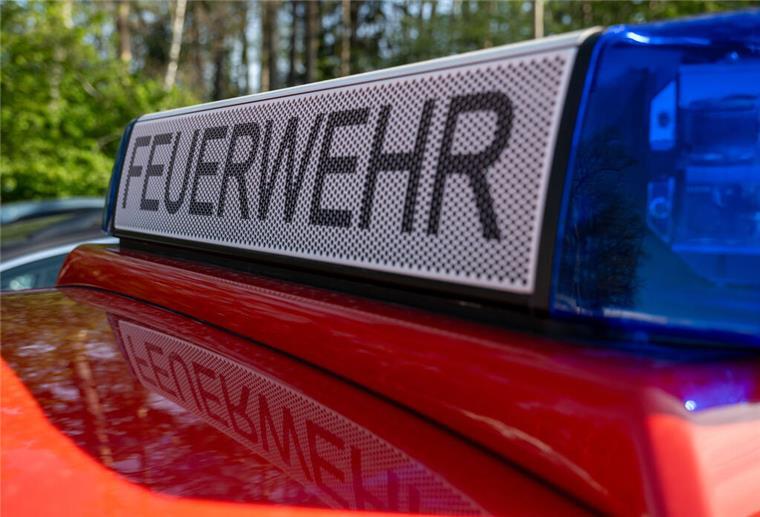 Einsatz für die Feuerwehren Blexen, Nordenham und EInswarden: Eine Veranda eines Einfamilienhauses stand in Flammen. 