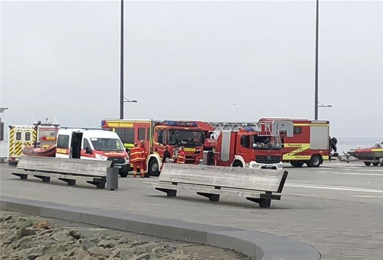 Feuerwehrfahrzeuge an der Seebäderkaje