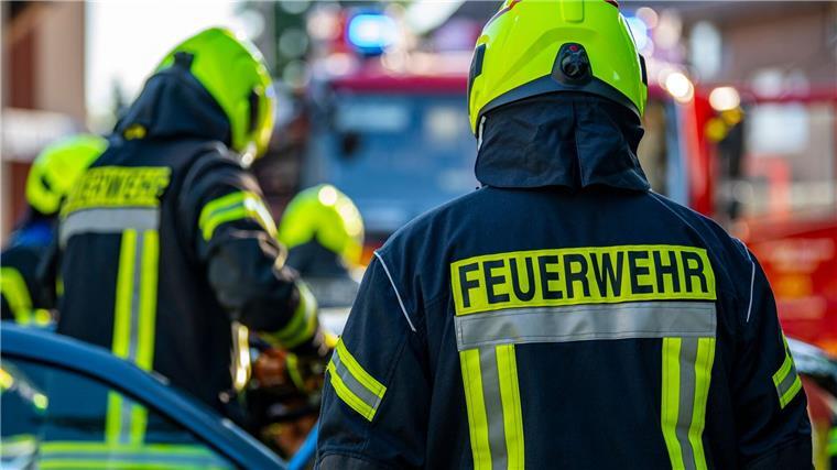 Einsatzkräfte der Feuerwehr bei einem Übungseinsatz.