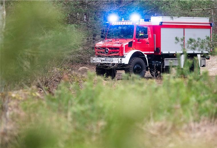 Geestemünde: Brennende Zeitungen lösen Feueralarm aus Blaulicht
