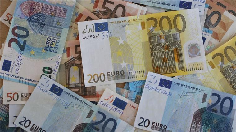 Ermittler finden rund 1,5 Millionen Euro Falschgeld Einsatzkräfte haben in einem Bremer Haus mehr als 1,5 Millionen Euro Falschgeld gefunden. (Symbolbild)
