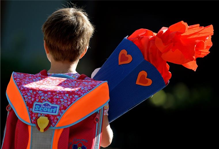 Einschulung in Bremerhaven: Nur die Eltern dürfen mit Einschulung anders als sonst, aber trotzdem schön: So sollen die Feiern für die Erstklässler werden, die die Schulen gerade vorbereiten.