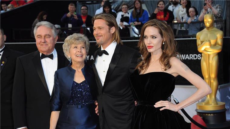 Brad Pitt trauert um Mutter Jane Etta Einst begleitete Jane Etta Pitt ihren Sohn stolz zur Oscar-Zeremonie.