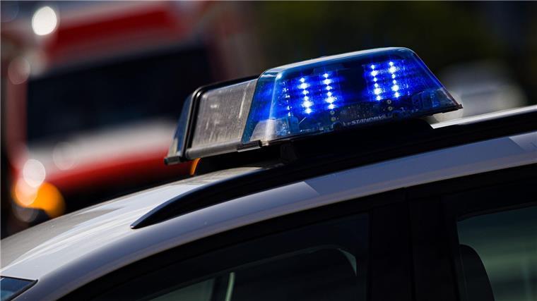 Leiche aus Kanal in Ostfriesland geborgen Einzelheiten zum Hintergrund oder der Identität der Person nannte die Polizei nicht. (Symbolbild)