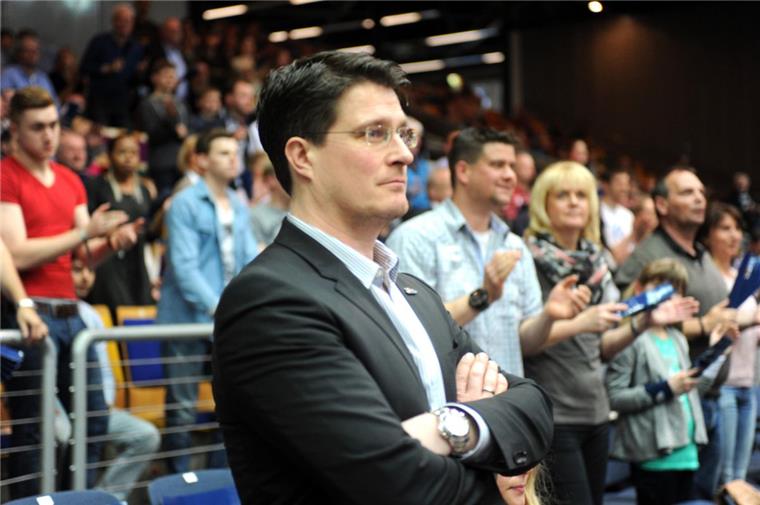 Rot-Weiss Cuxhaven und Eisbären gehen Kooperation ein Eisbären-Geschäftsführer Jan Rathjen sieht der Kooperation mit Rot-Weiss Cuxhaven hoffnungsfroh entgegen. Foto Scheer