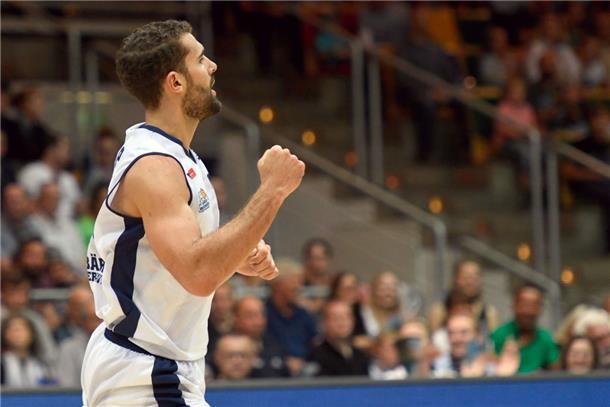 Eisbären-Kapitän Harper Kamp war mit 21 Punkten bester Werfer gegen Phoenix Hagen.