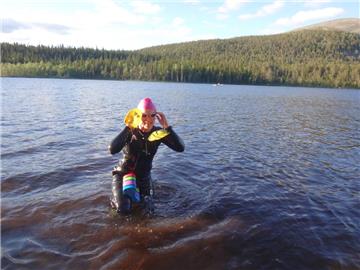 Eiskalt waren die Seen in Finnland: Die Langenerin Kirstin Fiebig hatte im Sieverner See trainiert.