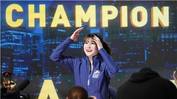 Eiskunstläuferin Alysa Liu holt in ihrer Comeback-Saison den WM-Titel.