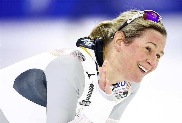 Pechstein und Friedrich sind die deutschen Fahnenträger Eisschnelllauf: Europameisterschaft, 3000 m, Damen: Claudia Pechstein aus Deutschland reagiert.