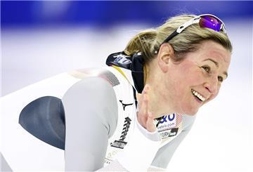 Eisschnelllauf: Europameisterschaft, 3000 m, Damen: Claudia Pechstein aus Deutschland reagiert.