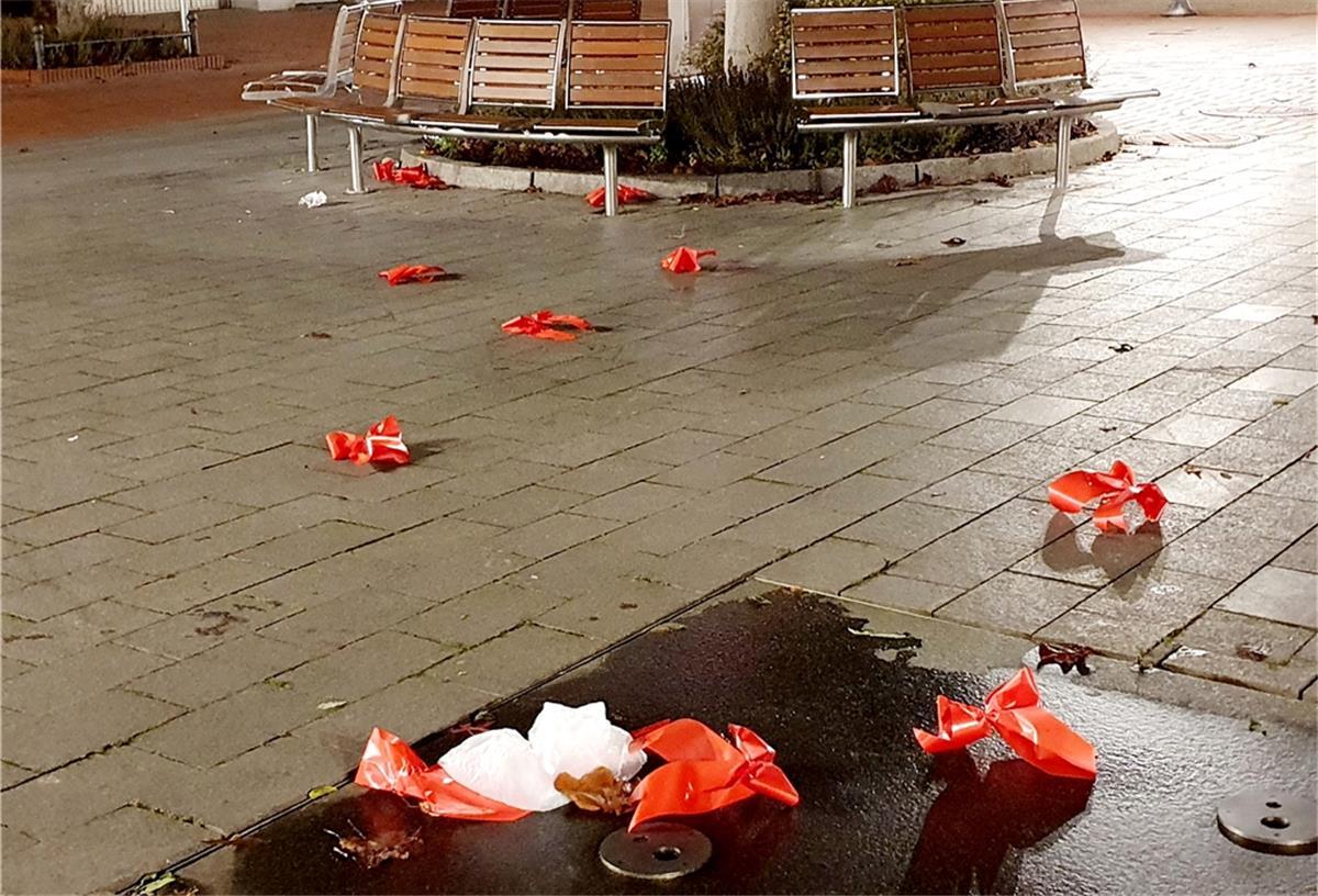 Eiun trauriges Bild bieten die abgerissenen Schleifen in der Nordenhamer Fußgängerzone.