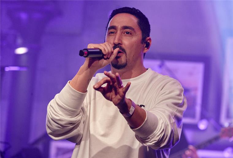 Eko Fresh ist eine deutsche Hip-Hop-Legende. Und steht er in Bremerhaven auf der Bühne.