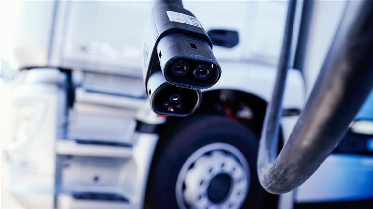 Studie: Elektro-Laster werden Diesel-Lkw ab 2030 verdrängen Elektro-Lastwagen werde sich nach Einschätzung von Experten ab 2030 durchsetzen. (Archivbild)