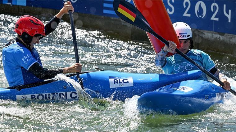 Elena Lilik kämpft sich mt viel Durchsetzungsvermögen ins Halbfinale bei der Olympia-Premiere im Kajak-Cross.