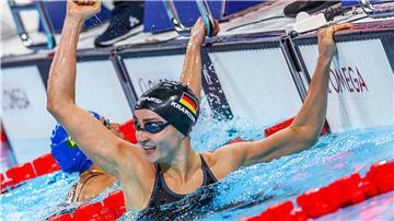 Elena Semechin holt sich bei den Paralympics Gold mit einem neuen Weltrekord.