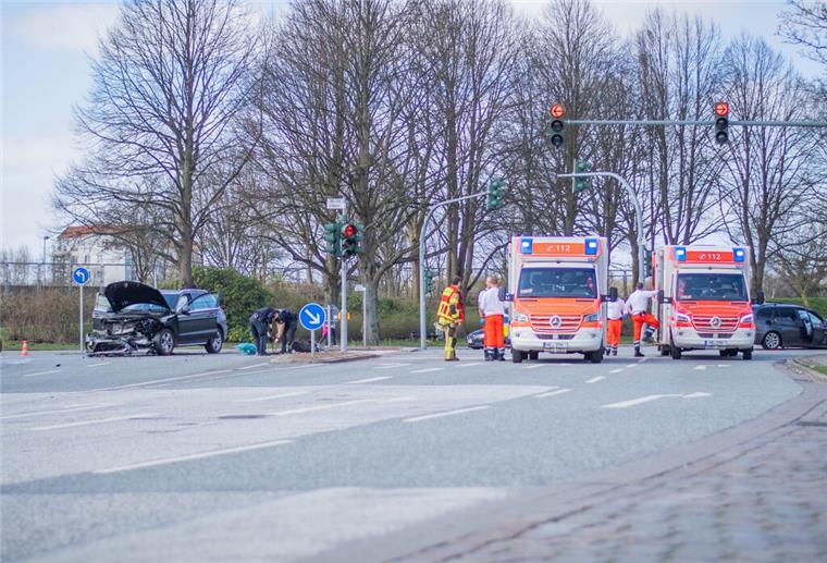 Das sind die zehn gefährlichsten Straßen in Bremerhaven Das Bild zeigt einen Unfall auf der Elbestraße in Bremerhaven.