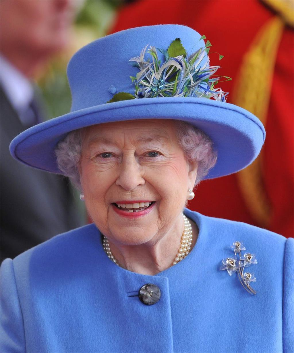 Elizabeth II (90), Königin des Vereinigten Königreichs, sitzt seit dem 6. Februar 1952 auf dem Thron.