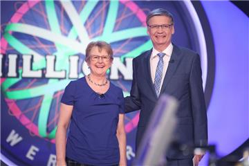 Ellen Reim aus Nordenham mit Moderator Günther Jauch.