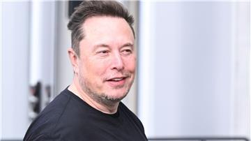 Elon Musk wirft Apple und OpenAI unfairen Wettbewerb vor. (Archivbild)