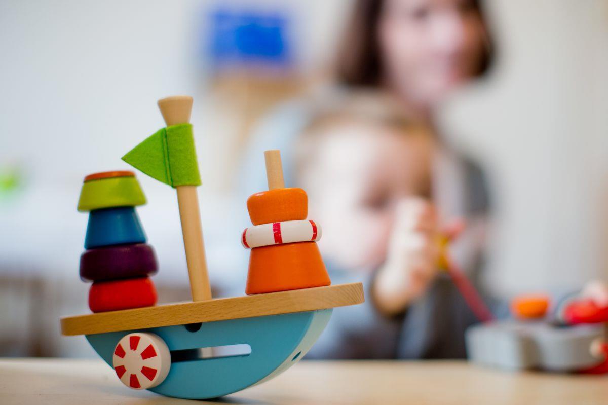 Kommt der Run auf die beitragsfreien Kindergärten im Cuxland? Eltern werden ab August bei den Kitas nicht mehr zur Kasse gebeten. Gemeinsam wollen Land und Kommunen die Kosten stemmen.