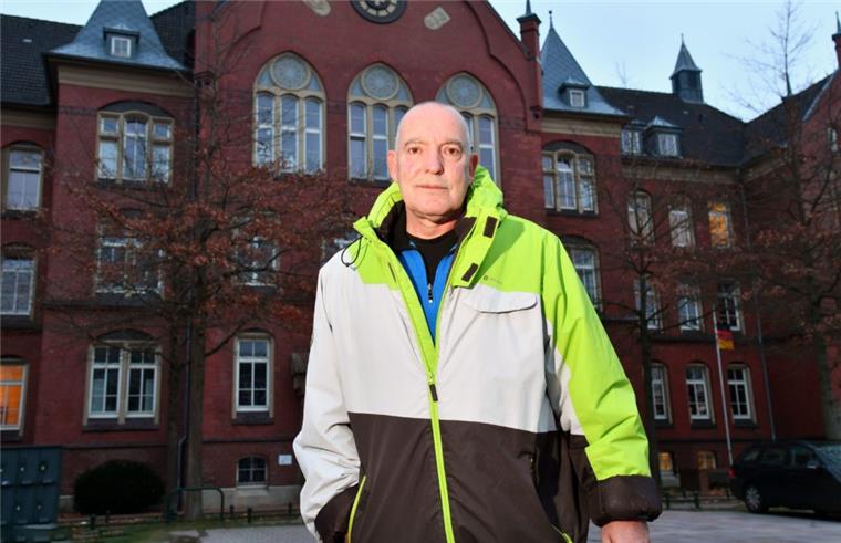 Bremerhaven: Elternsprecher der "Ernst" verweigert Eltern-Umfrage Elternsprecher Klaus Girlich hat die Eltern-Umfrage bewusst nicht an die Eltern der Schule am Ernst-Reuter-Platz weitergeleitet.
