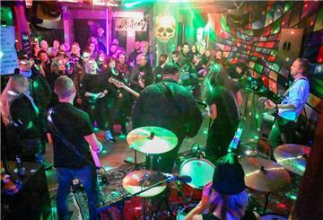"Wasting Lights" spielten Foo-Fighters-Klänge im Yesterday at its best!