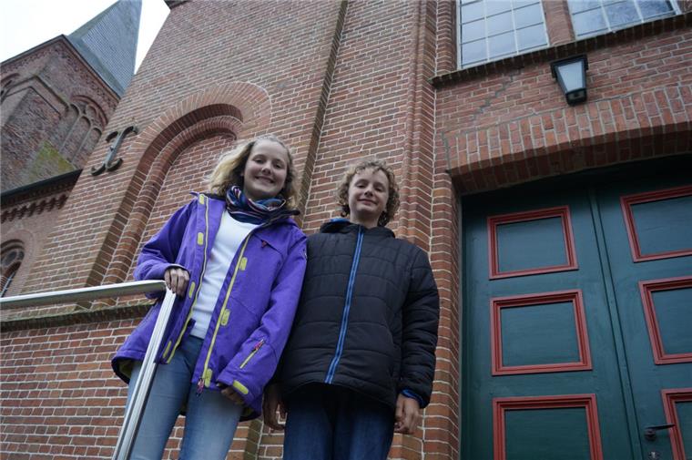 Emily (13) und ihr Bruder Emilian (12) sind zum ersten Mal nach zwei Jahren wieder nach Deutschland gereist. 