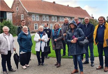 Ende September vergangenen Jahres machte sich die Bereisungskommission des Landkreises für "Unser Dorf hat Zukunft" auf den Weg durch Neuenwalde.