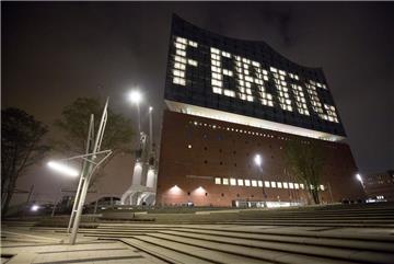 Endlich fertig! Knapp 10 Jahre nach der Grundsteinlegung im April 2007 wird die Elbphilharmonie am 11. Januar 2017 feierlich eröffnet.