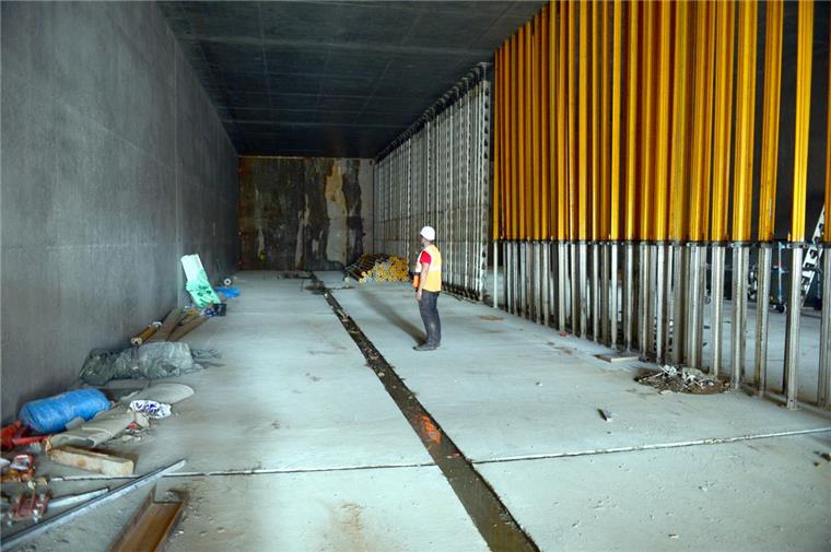 Ein Stück Hafentunnel ist schon fertig Endlich sieht man, wie der Bremerhavener Hafentunnel einmal aussehen soll. Das erste, 40 Meter lange Teilstück ist so gut wie fertiggestellt.