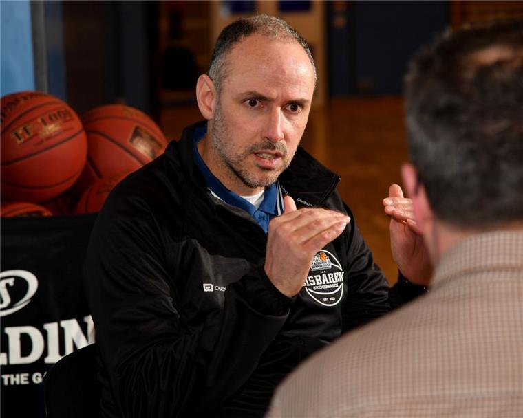 Engagiert geht Michael Mai seinen ersten Job als BBL-Headcoach an. Der 44-jährige Amerikaner glaubt an seine Rettungsmission mit den Eisbären.