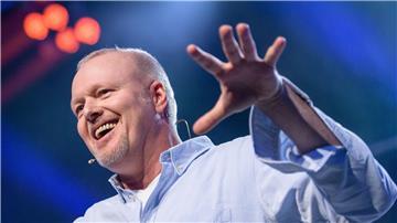 Entertainer Stefan Raab boxt bald gegen Regina Halmich. (Archivbild)