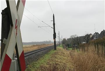 Entlang der Bahnstrecke in Brake soll eine Lärmschutzwand auf dem Gleiskörper gebaut werden. Über den Sachstand der Planung wurde nun informiert.