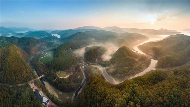 Hafen, Paläste, Malereien: Diese Orte sind nun auch Welterbe Entlang des Flusses Bangucheon erstrecken sich auf rund drei Kilometern zwei Felswände mit vielen eingravierten Bildern. (Archivbild)