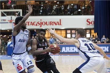 Entschlossen zupacken wollen die Eisbären gegen Bayreuth.