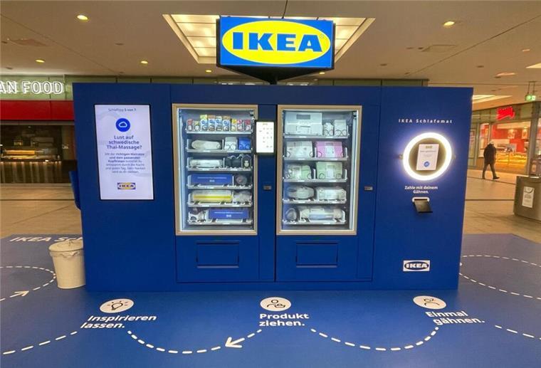 Ikea stellt Schlafomaten an deutschen Bahnhöfen auf Ein Schlafomat von Ikea an einem Bahnhof.