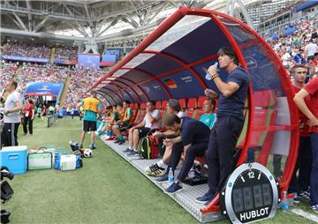 Enttäuschung bei der deutschen Mannschaft und Bundestrainer Joachim Löw.



