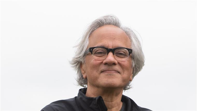 Monumentale Kunst - Anish Kapoor wird 70 Er ist einer der bedeutendsten Bildhauer der Gegenwart: Anish Kapoor wird 70.