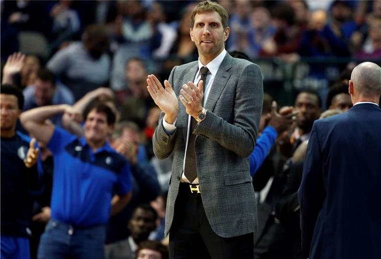 Er liebt den Basketball, will aber dort sein, wo seine Familie ist: Dirk Nowitzki.