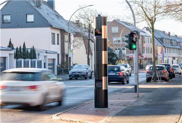 Stationäre Geschwindigkeitsüberwachung vor der Veernschule in der Schiffdorfer Chaussee.
