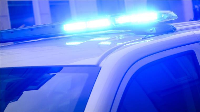 Polizei nimmt mutmaßlichen Waffenhändler fest Er soll gegen das Kriegswaffenkontrollgesetz verstoßen haben - die Staatsanwaltschaft hat Untersuchungshaft für einen 43 Jahre alten Mann beantragt. (Symbolbild)