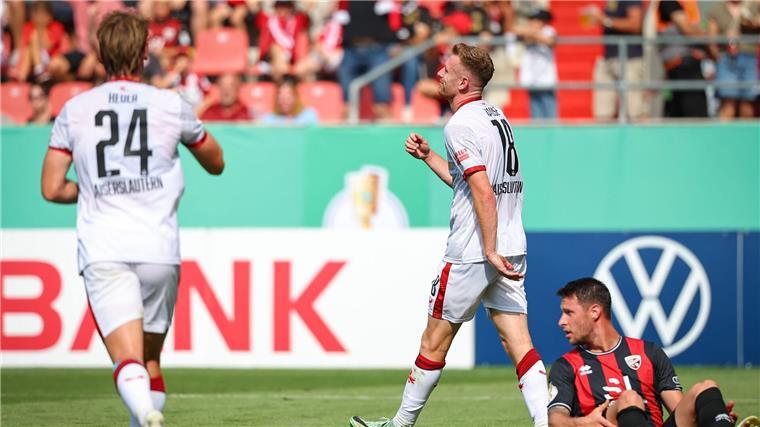 Trotz Unterzahl: Kaiserslautern bezwingt Ingolstadt Er weiß, wo das Tor steht: der frühere Ingolstädter Jannik Mause.