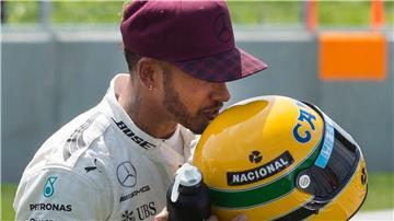 Er wird einen ehemaligen Rennwagen der brasilianische Formel-1-Ikone Ayrton Senna in Sao Paulo fahren.